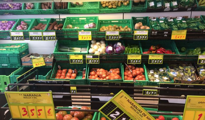 supermercado lineal fruta cebolla ajo verdura